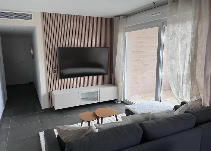 Beautiful Swimming Pool Aircon
