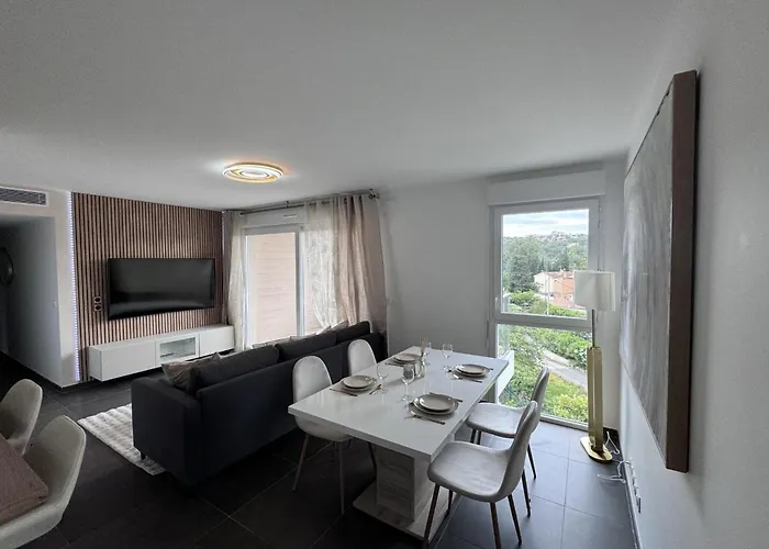 Beautiful Swimming Pool Aircon Apartment *